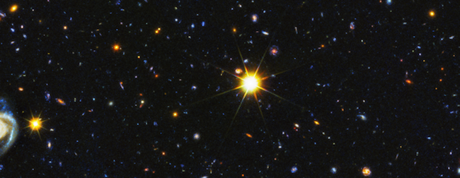 Galaksi-galaksi jauh di alam semesta. Kredit: teleskop Hubble