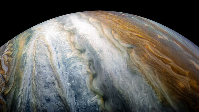 Sabuk warna warni di Jupiter. Kredit: Juno