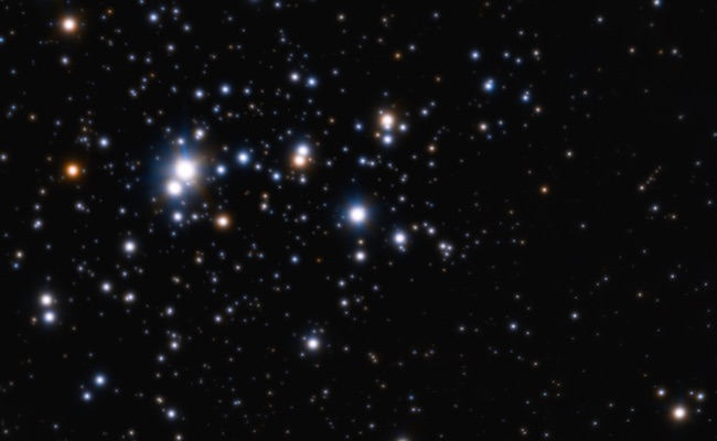 Gugus terbuka Tumpler 14. Gugus bintang yang dihuni lebih dari 2000 bintang yang mirip dengan lokasi ketika Matahari terbentuk. Kredit: ESO/H. Sana