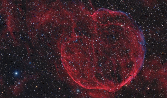 Puing-puing supernova yang terjadi 10000 tahun lalu dan meninggalkan pulsar berkecepatan tinggi. Kredit: Copyright Scott Rosen / NASA 