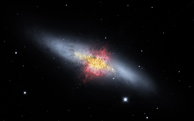 Galaksi Cerutu atau M82. Kredit: NASA/SOFIA/E. Lopez-Rodiguez; NASA/Spitzer/J. Moustakas et al. 