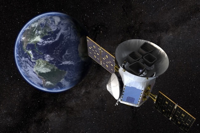 Ilustrasi Wahana TESS yang mencari planet kecil seukuran Bumi. Kredit: NASA Goddard Space Flight Center