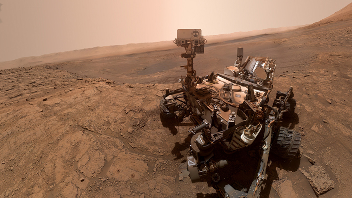 Curiosity di Kawah Gale. Kredit: NASA